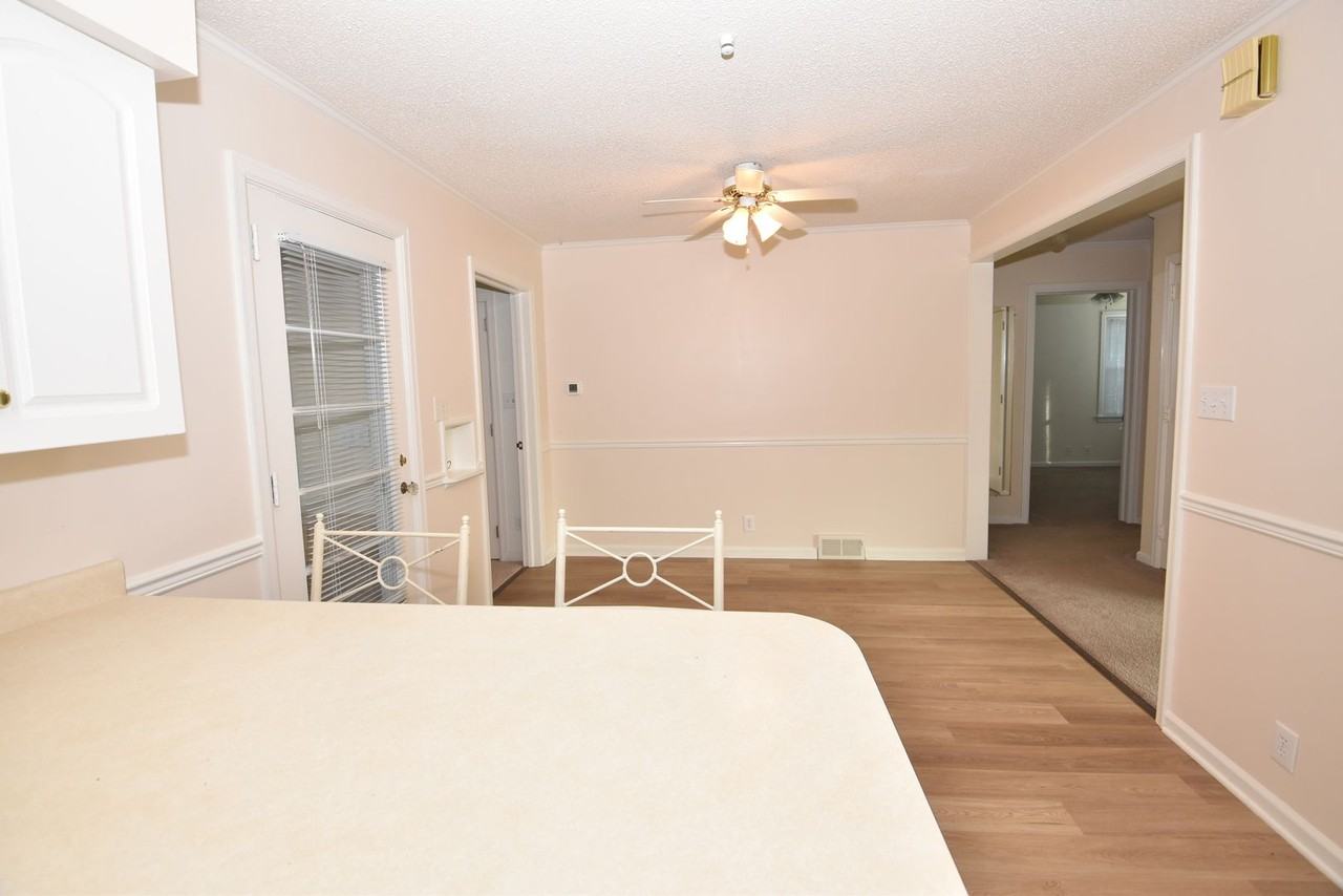 1538 Greenleaf Blvd - Photo 6 of 33