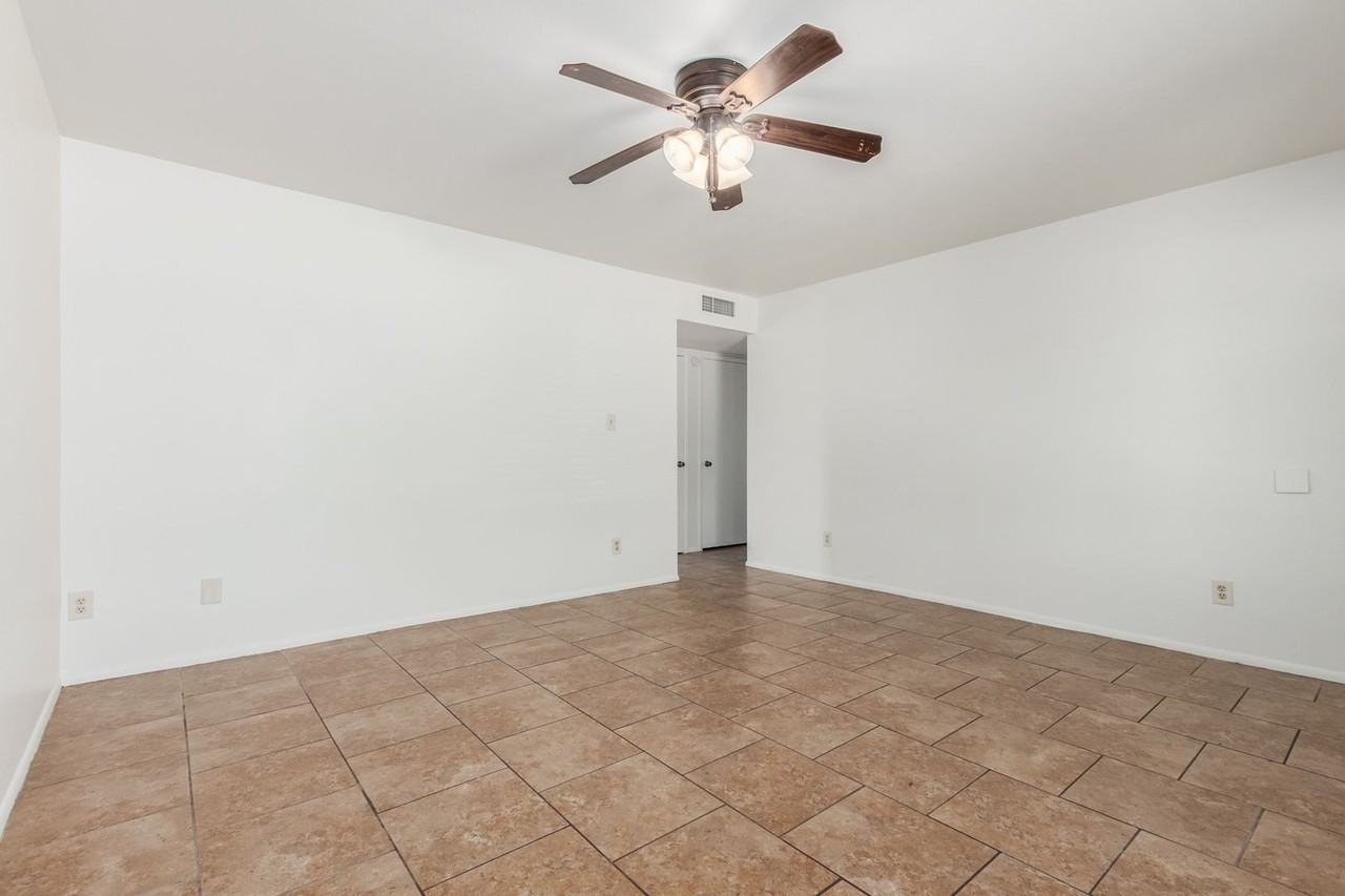 4655 W Sunnyside Ave - Photo 3 of 23