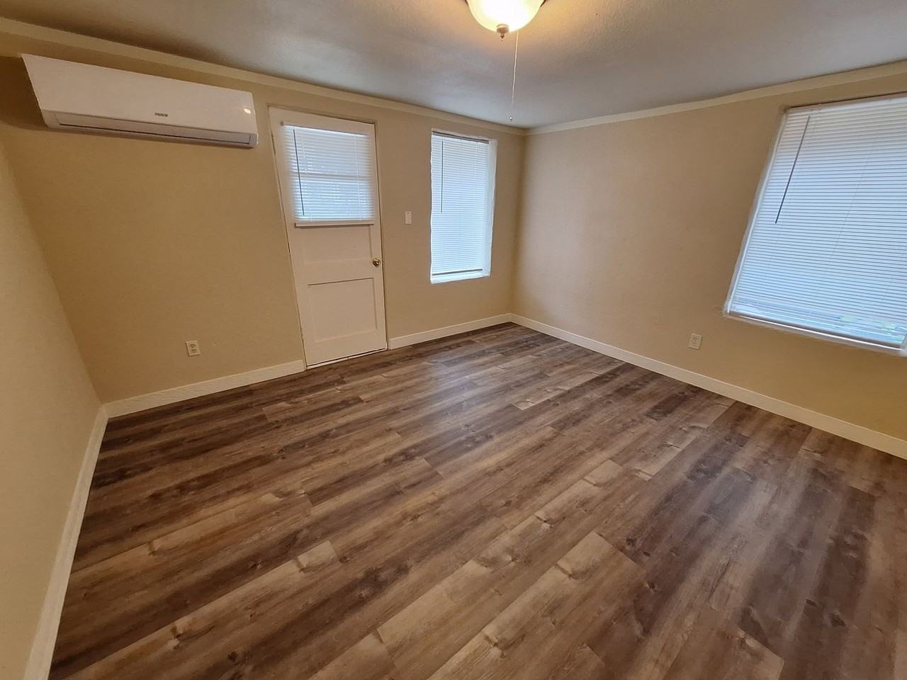 2909 Ne Riverside Ave - Photo 3 of 4