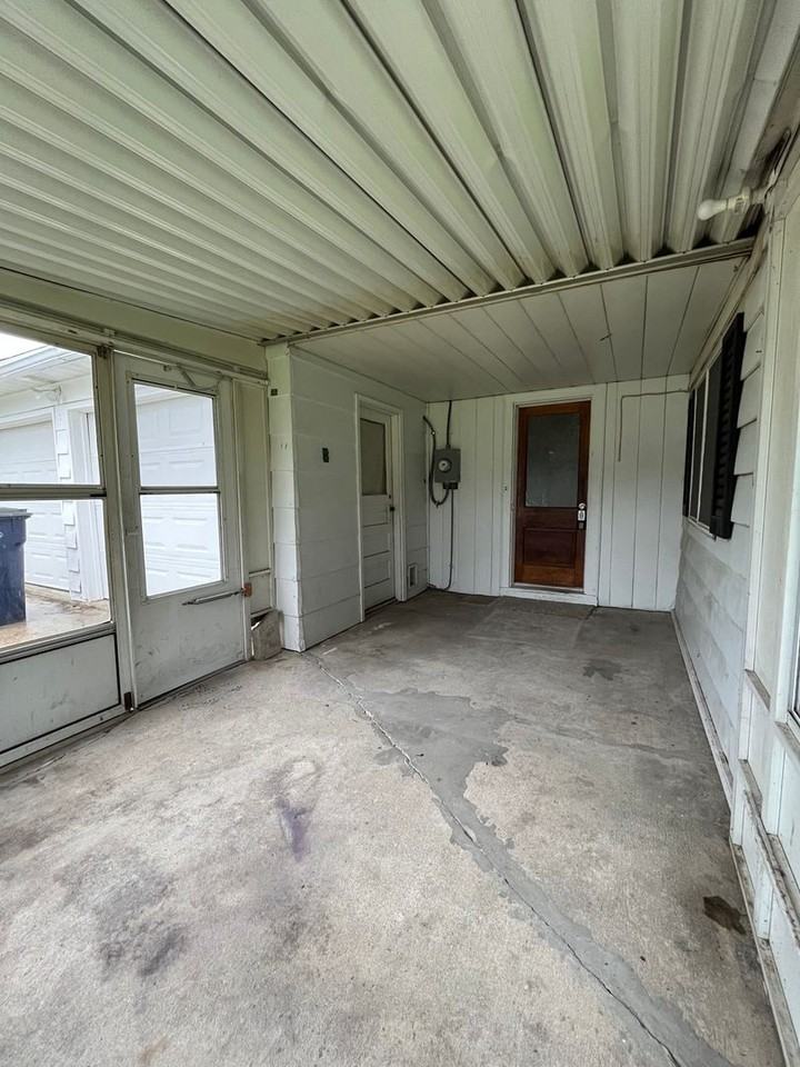 912 W Winona Ave - Photo 3 of 18