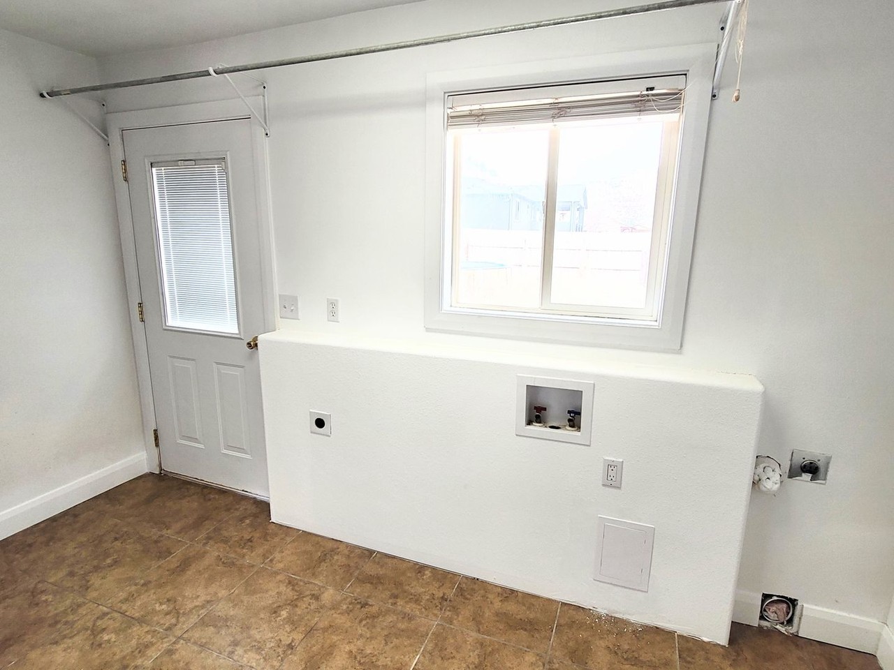 780 N Lauritzen St - Photo 5 of 9