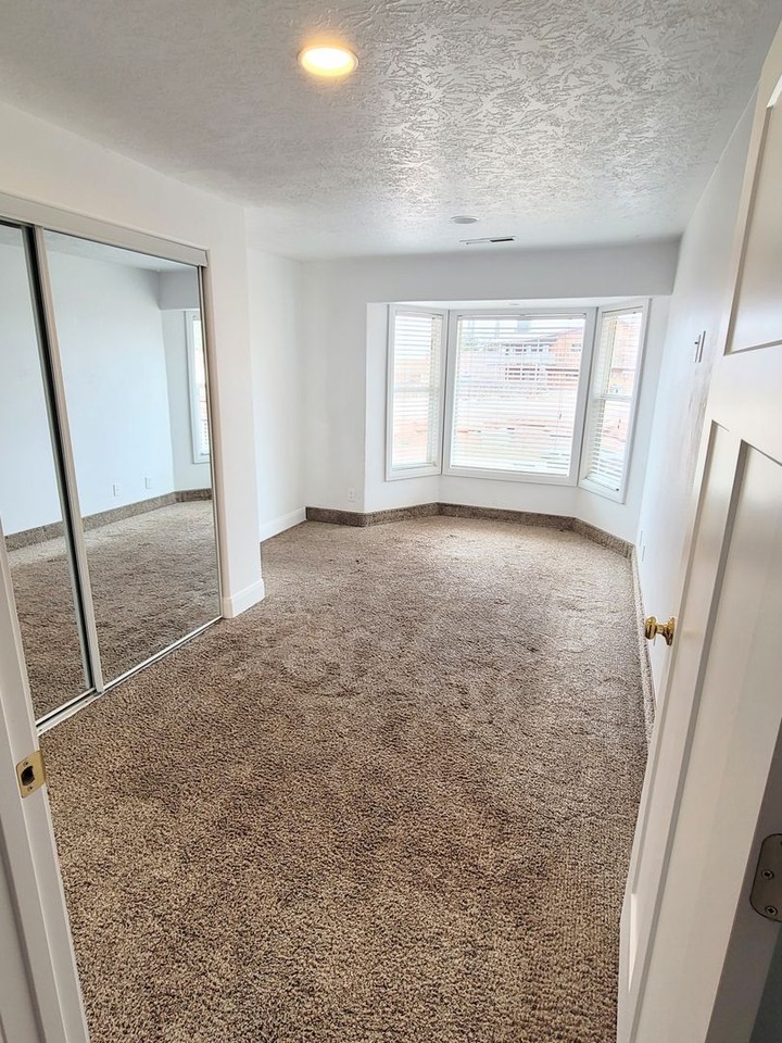 780 N Lauritzen St - Photo 6 of 9