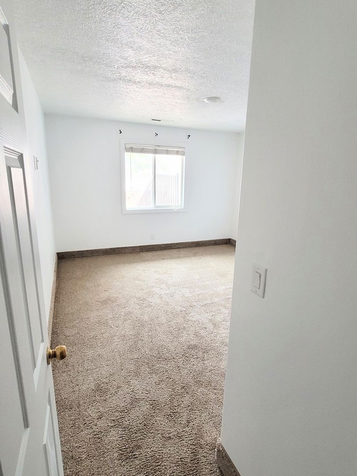 780 N Lauritzen St - Photo 7 of 9