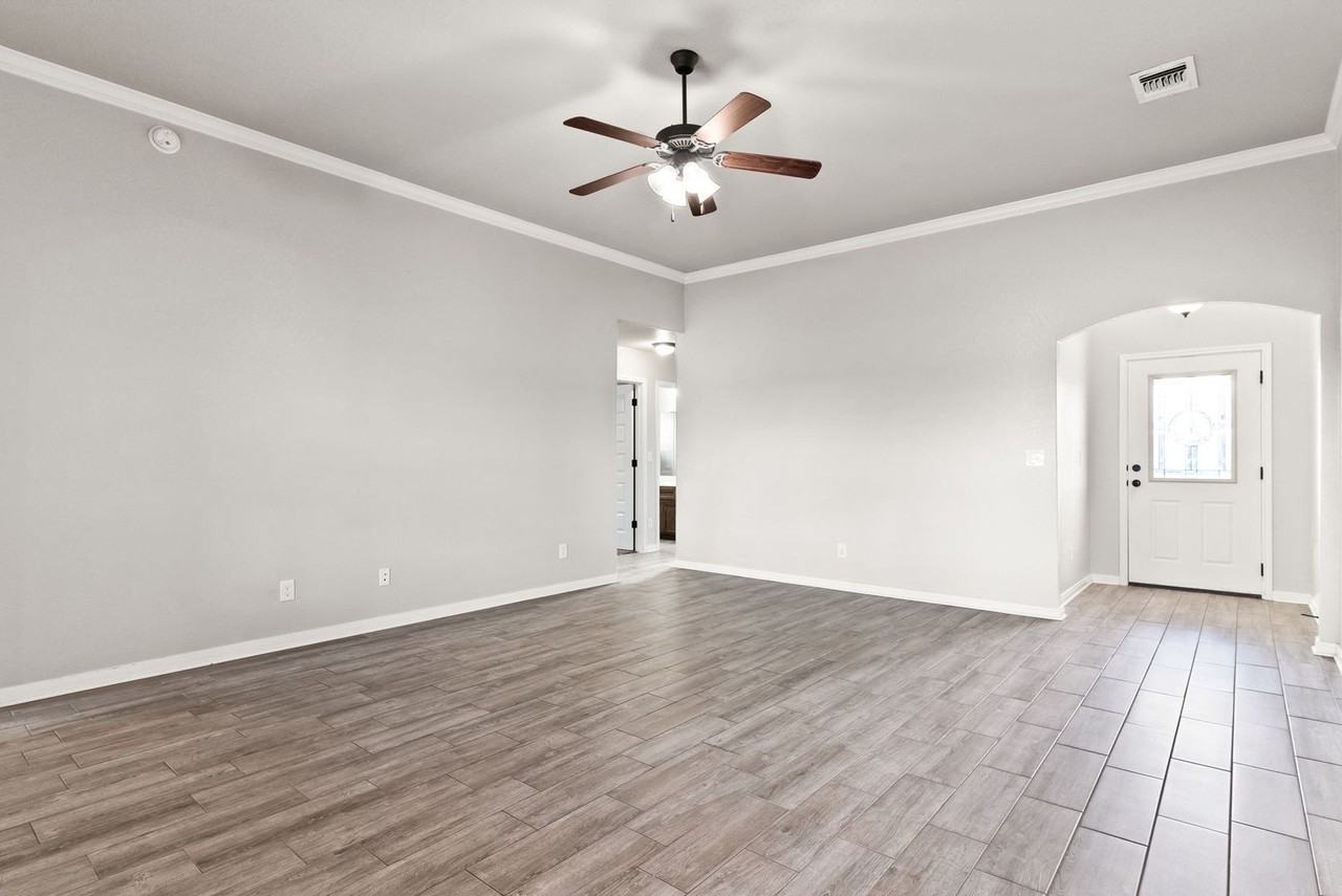 6908 Catherine Dr - Photo 3 of 15