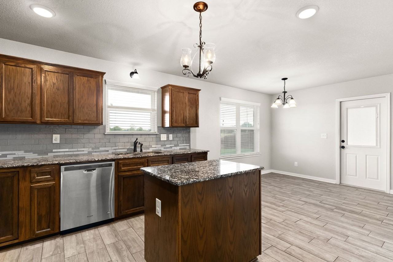 6908 Catherine Dr - Photo 5 of 15