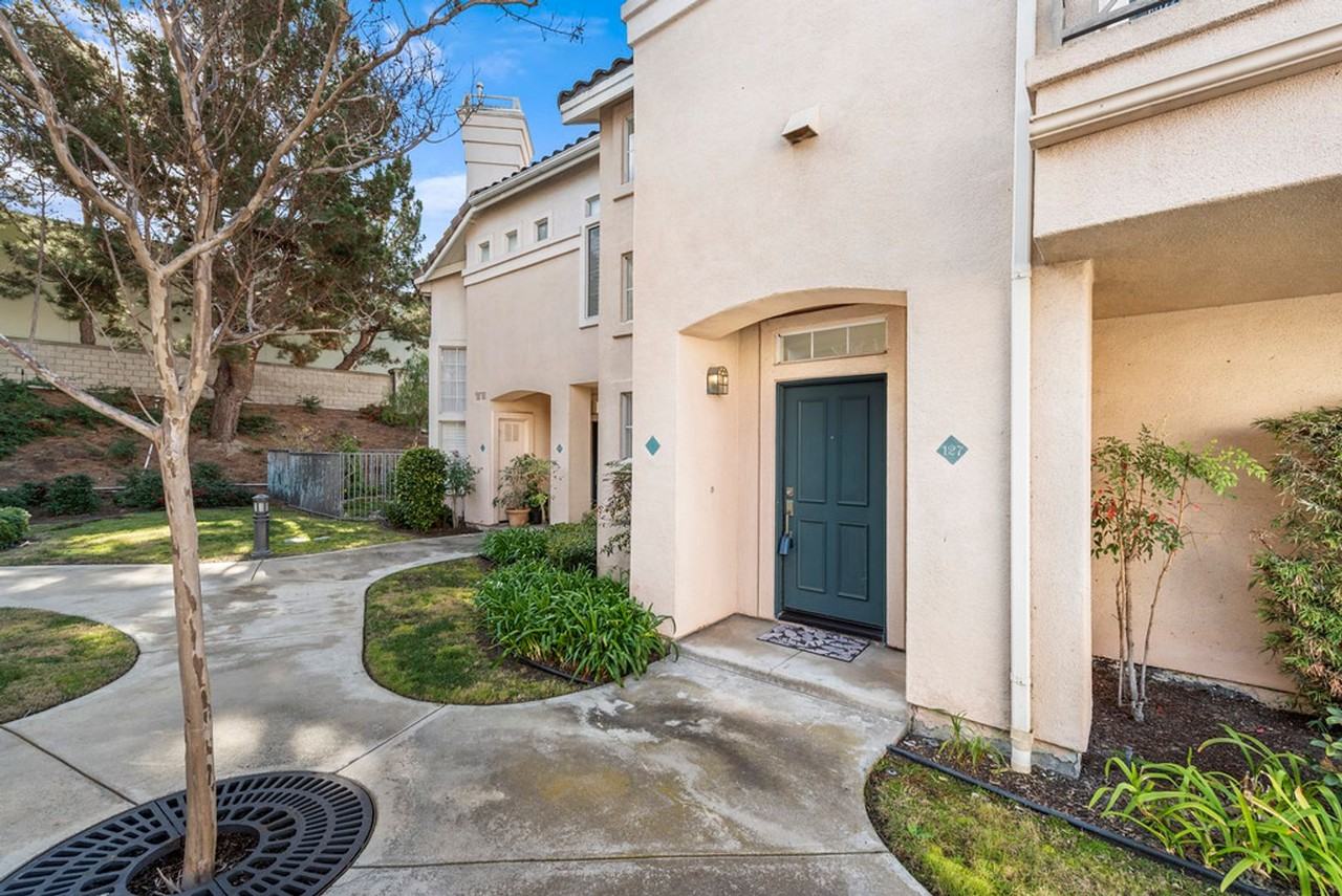 127 Shorebreaker Dr - Photo 2 of 22