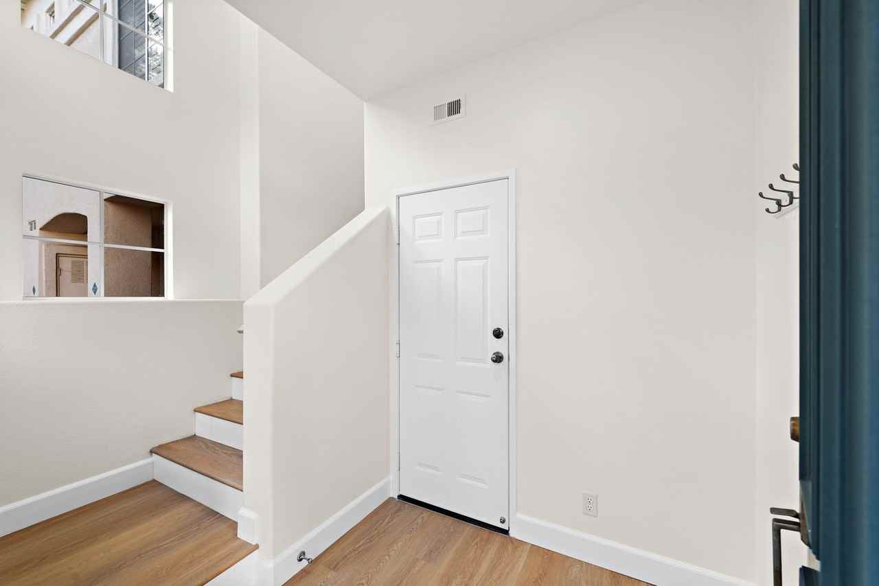 127 Shorebreaker Dr - Photo 3 of 22