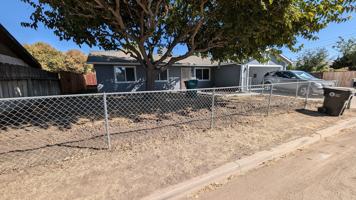 featured image of 830 E Isham Ave