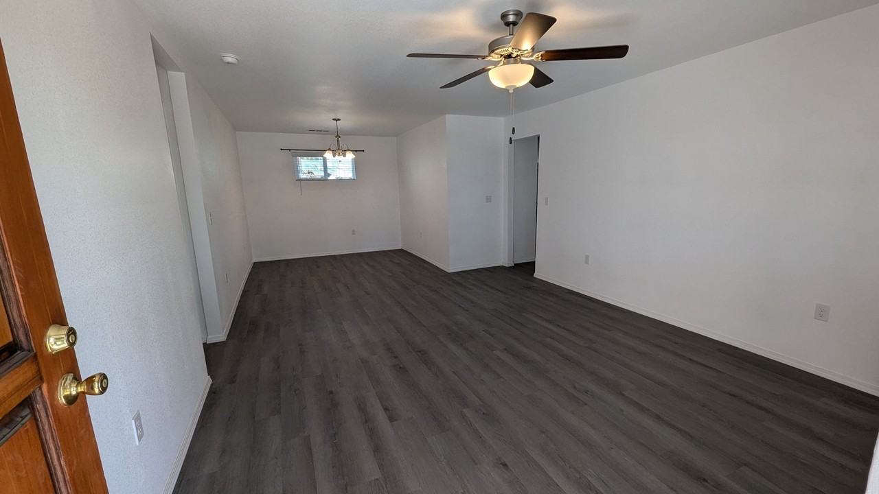 830 E Isham Ave - Photo 2 of 13