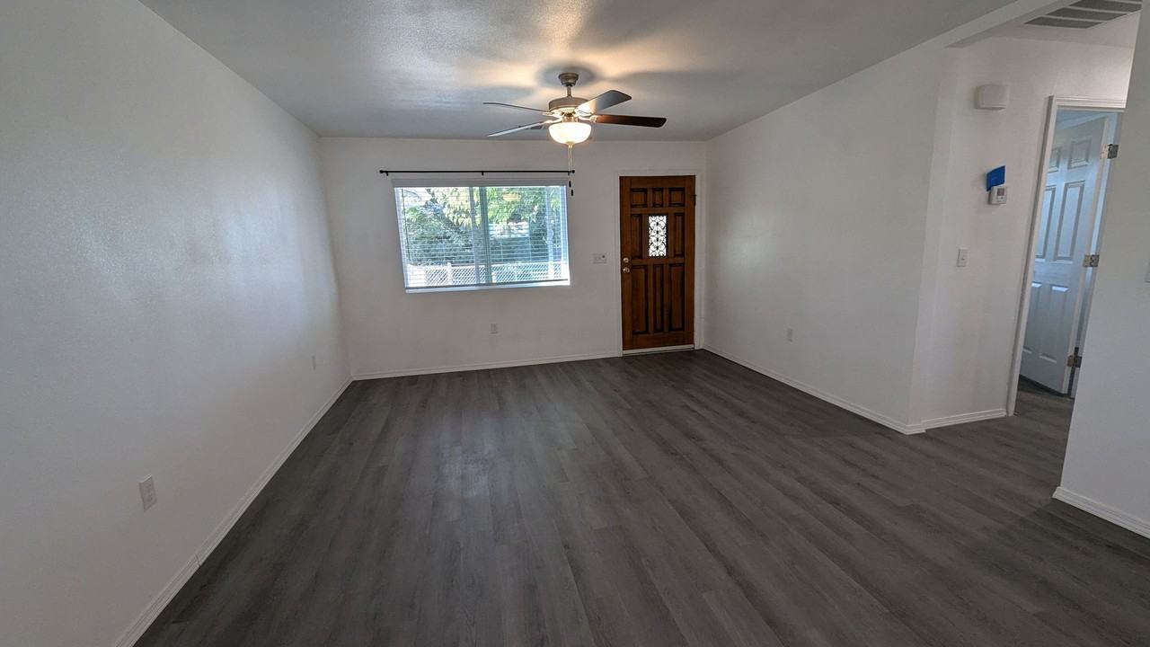 830 E Isham Ave - Photo 3 of 13