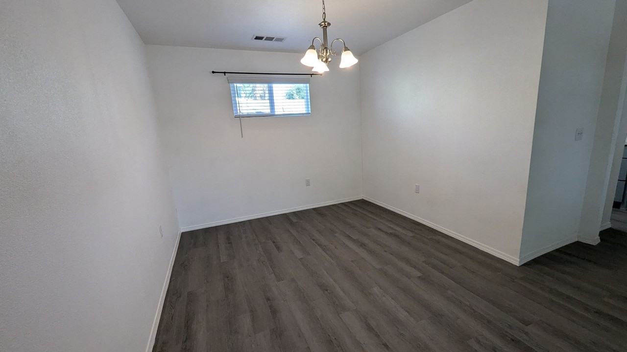 830 E Isham Ave - Photo 4 of 13