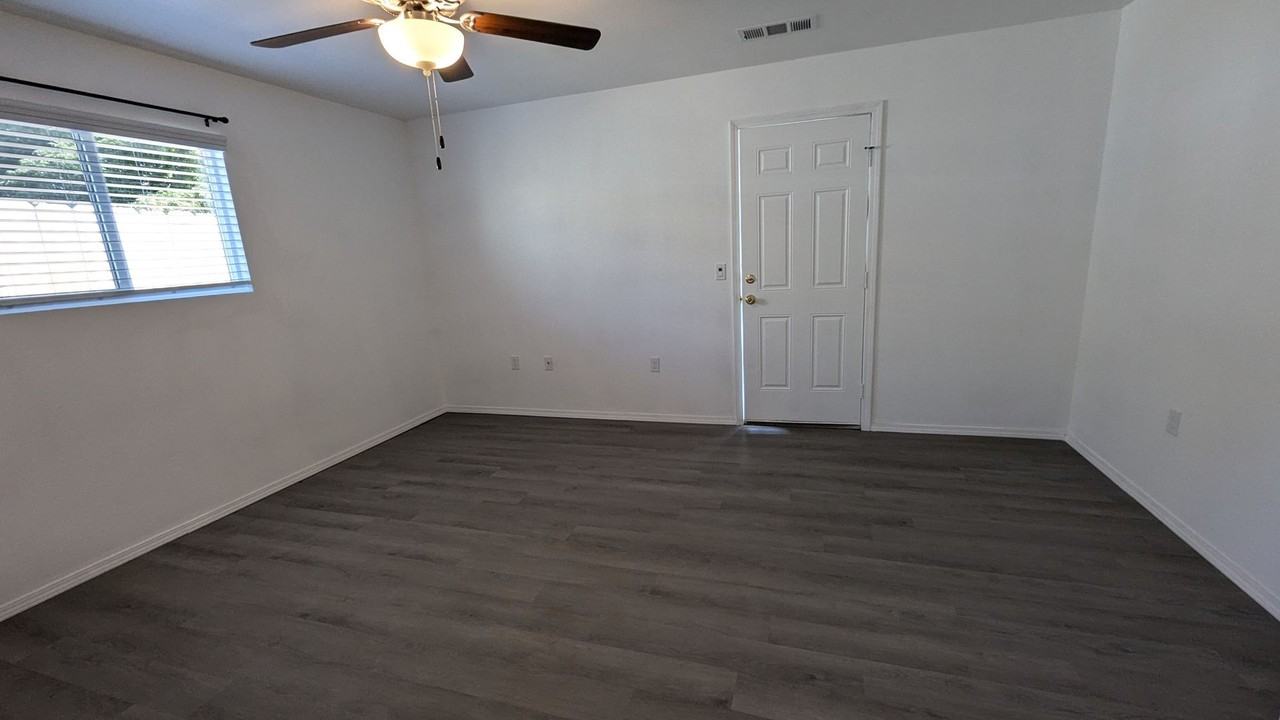 830 E Isham Ave - Photo 5 of 13