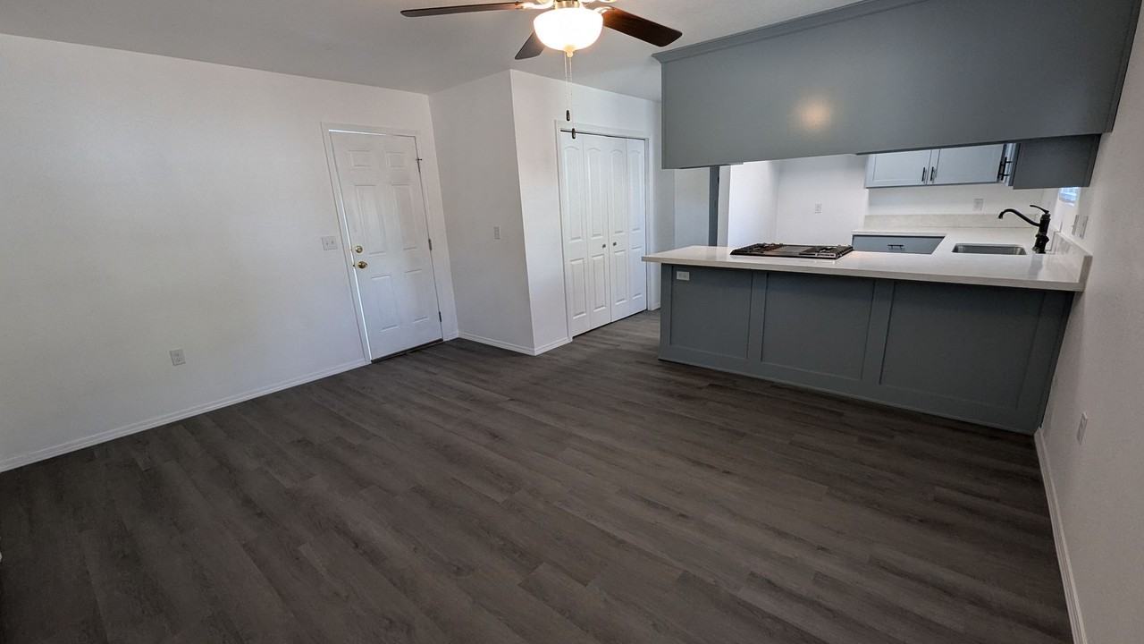 830 E Isham Ave - Photo 6 of 13