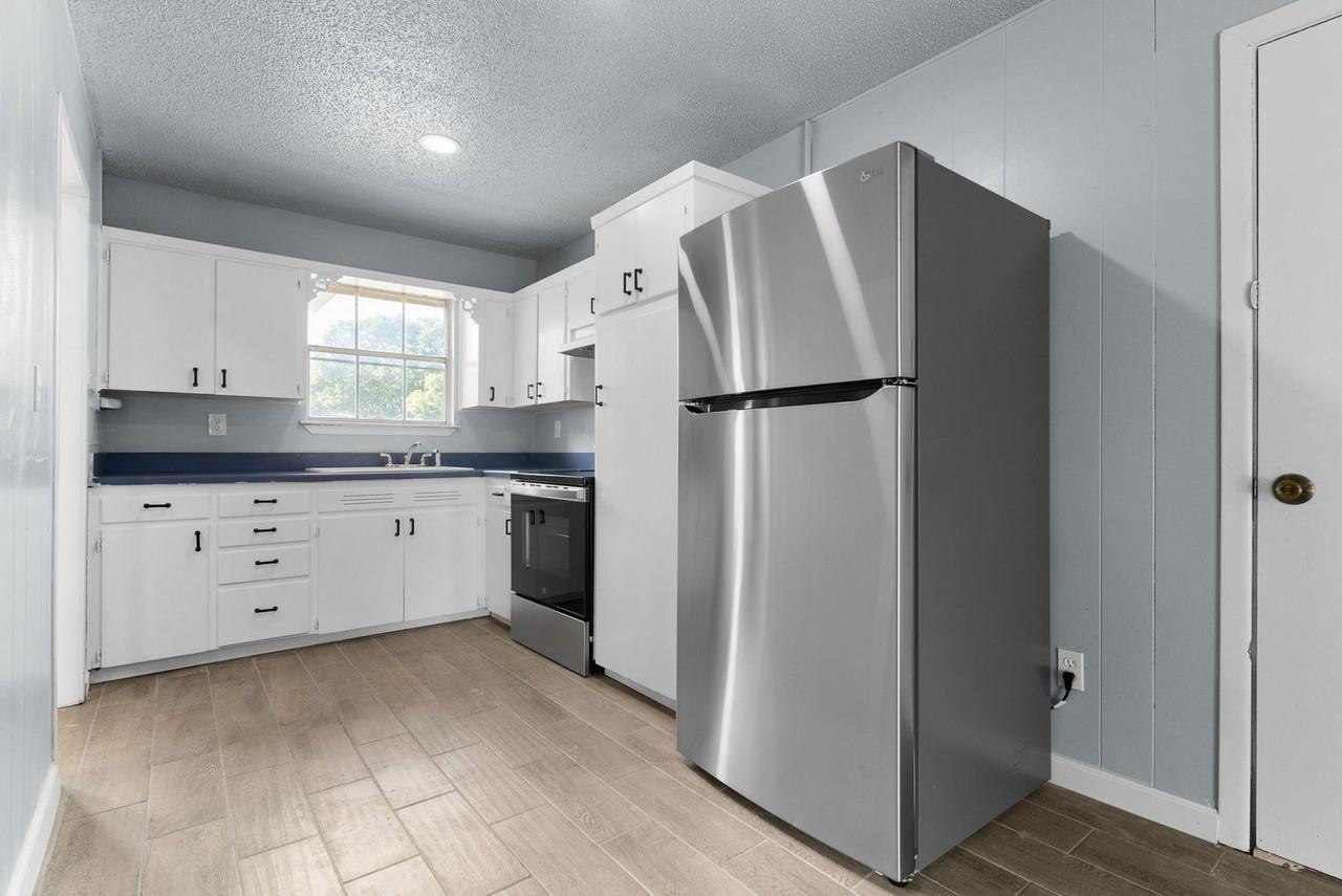 1405 Hillside St - Photo 6 of 14