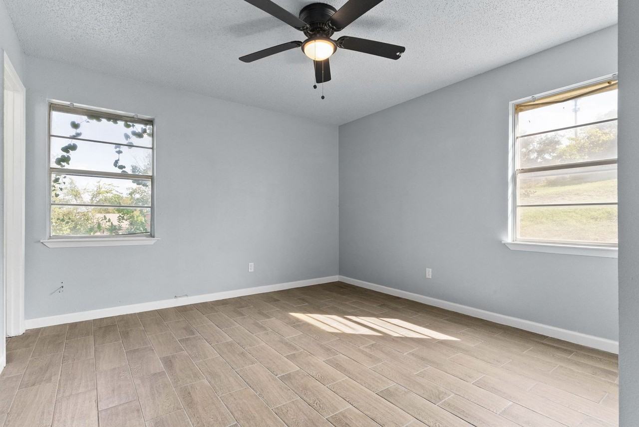 1405 Hillside St - Photo 7 of 14