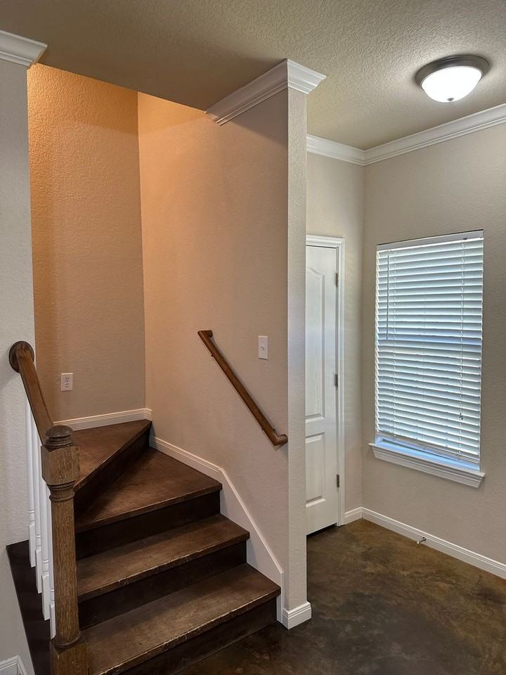 130 Bentwood - Photo 3 of 14