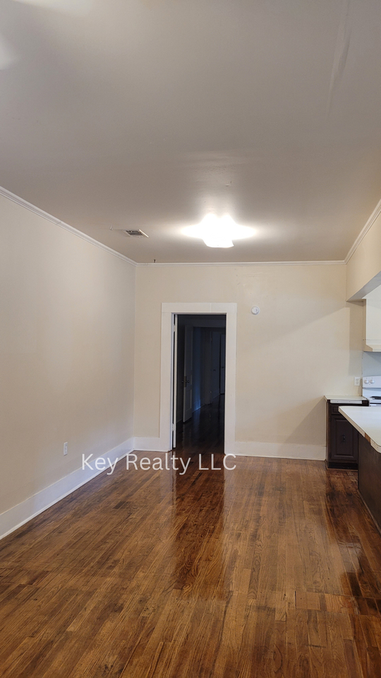 2315 Elliott St - Photo 2 of 8