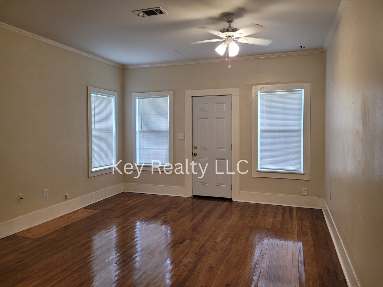2315 Elliott St - Photo 3 of 8