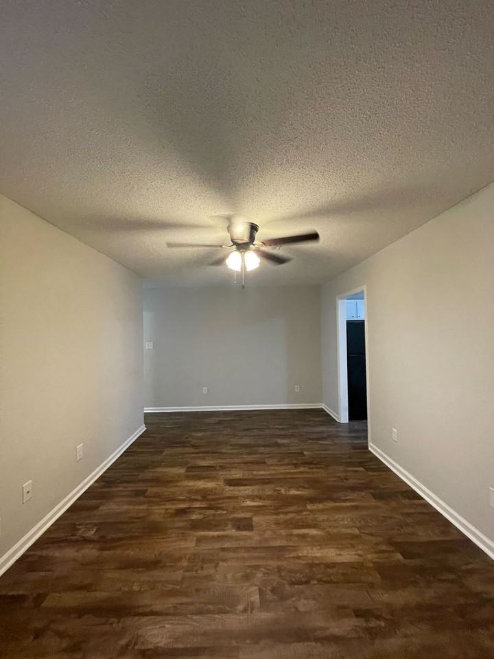 103 Cedar Ct - Photo 3 of 12