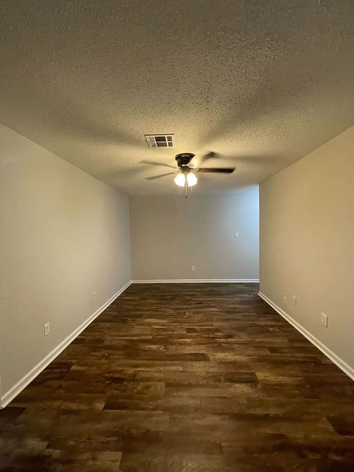 103 Cedar Ct - Photo 4 of 12