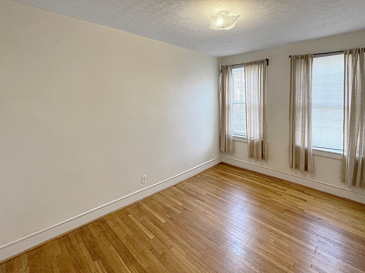 210 N Stafford Ave #27 - Photo 6 of 8