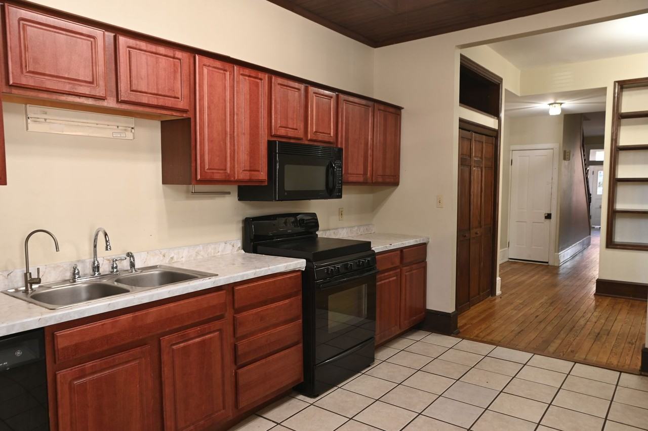 1619 N 3rd St - Photo 4 of 33