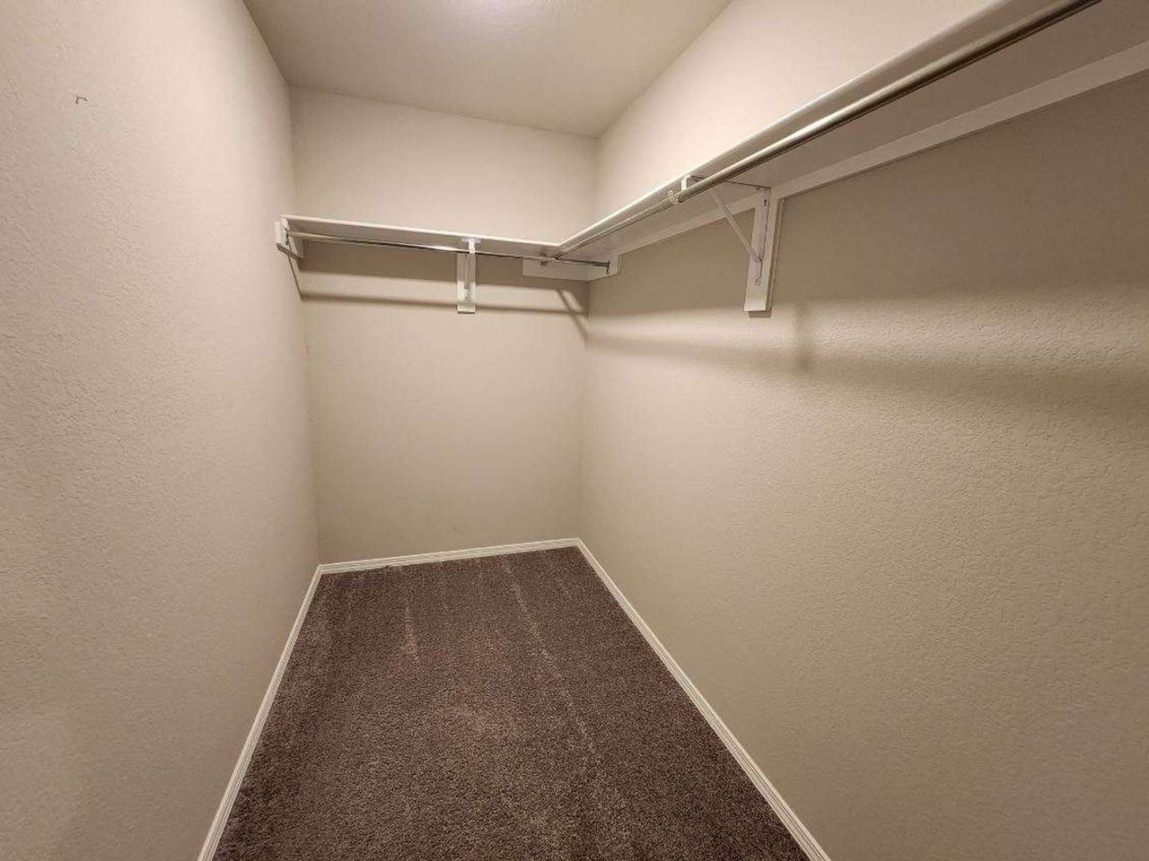 1072 Huntington Dr - Photo 5 of 11