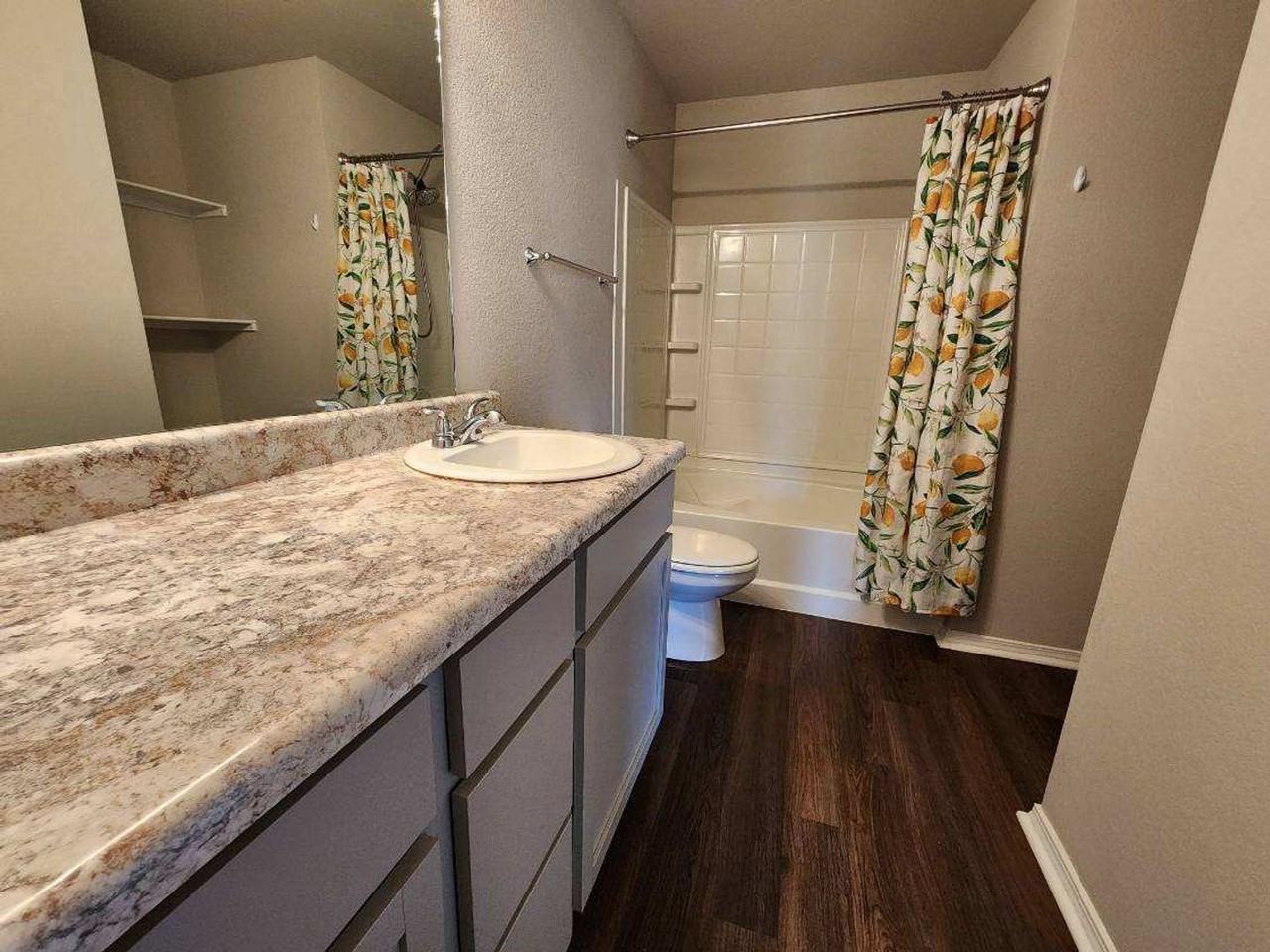 1072 Huntington Dr - Photo 6 of 11