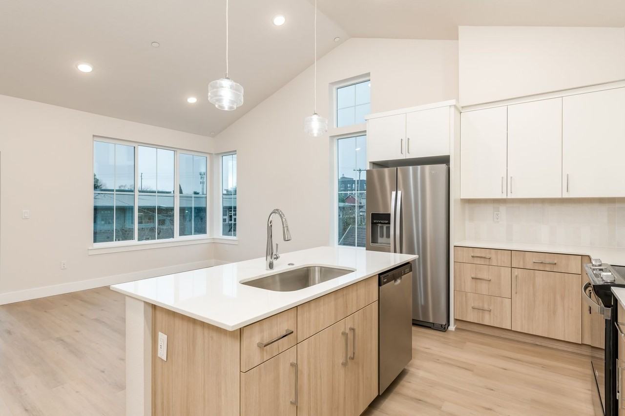 4060 N Montana Ave - Photo 2 of 12