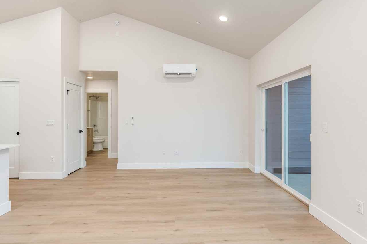 4060 N Montana Ave - Photo 3 of 12