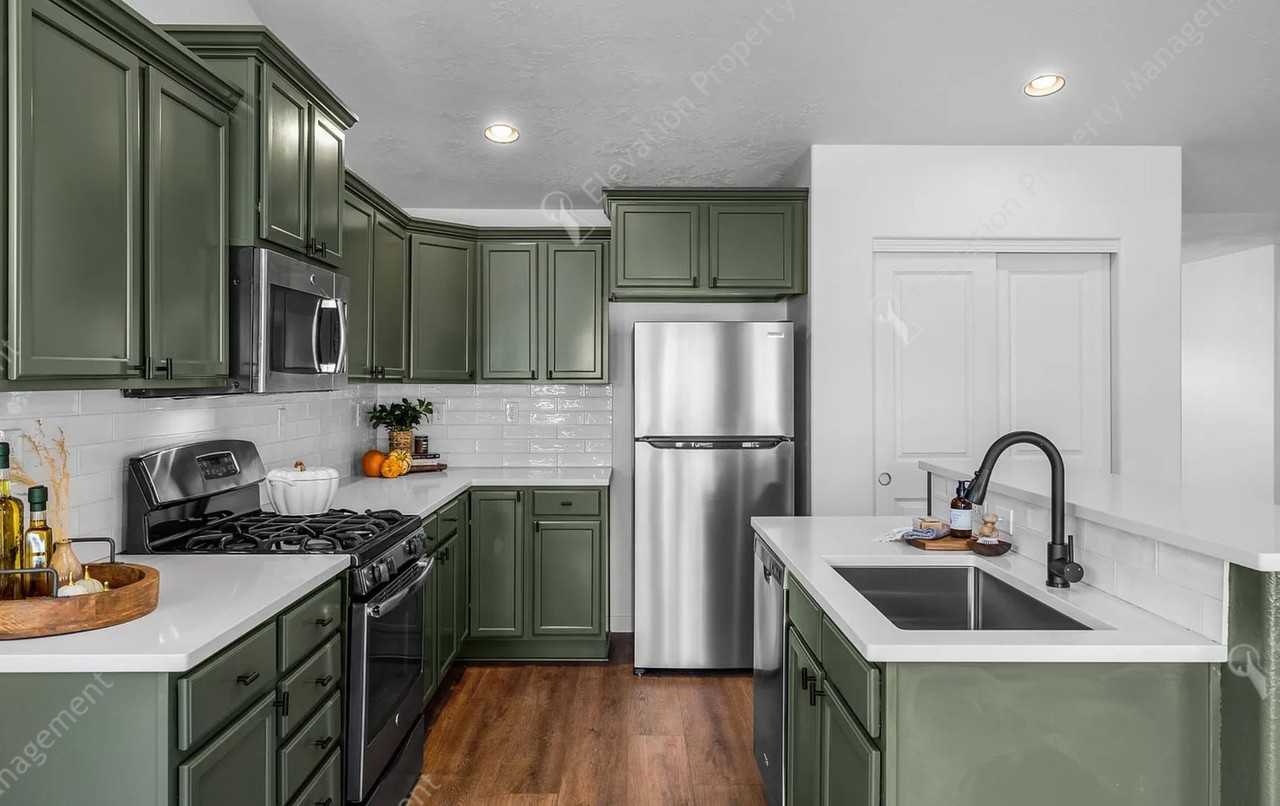 21120 Darnel Ave - Photo 3 of 19