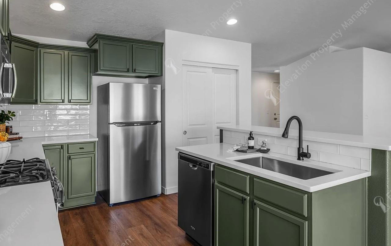 21120 Darnel Ave - Photo 5 of 19