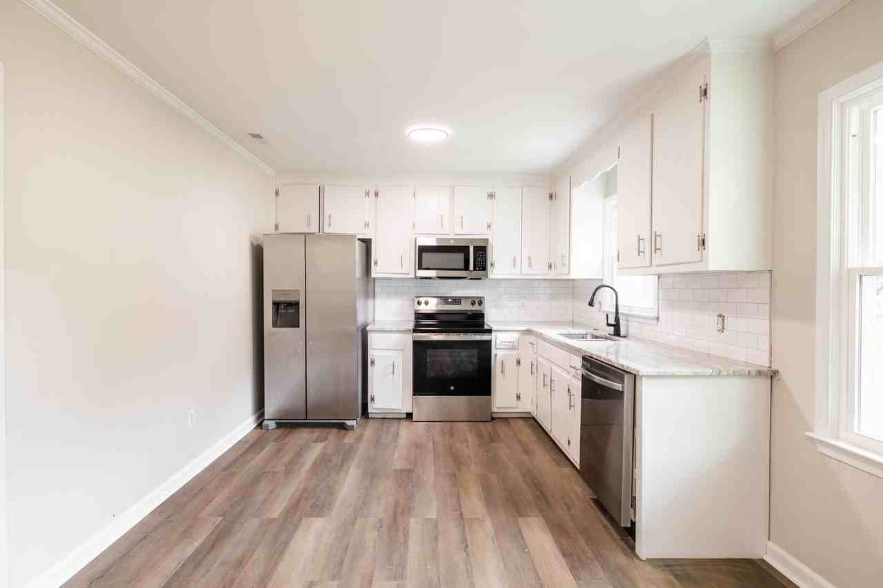 3161 Bashford Ln - Photo 3 of 48