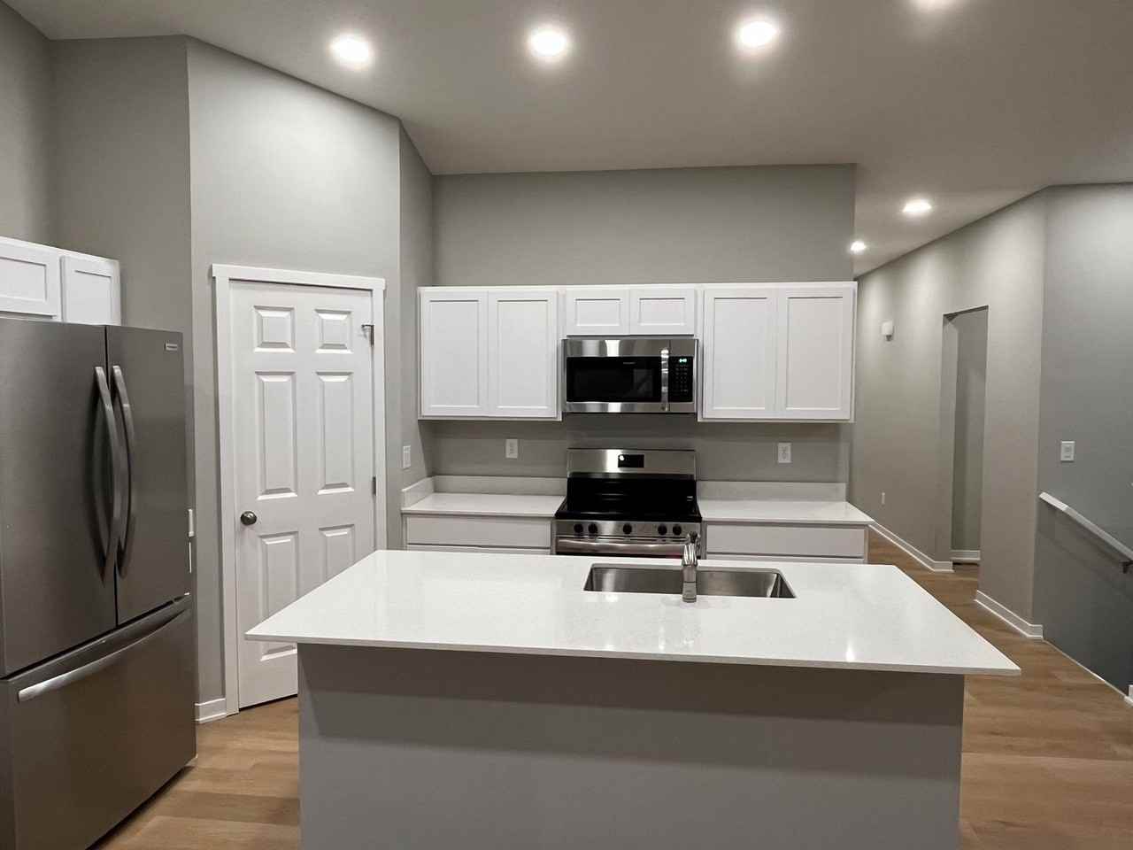 106 9th St Se - Photo 3 of 12