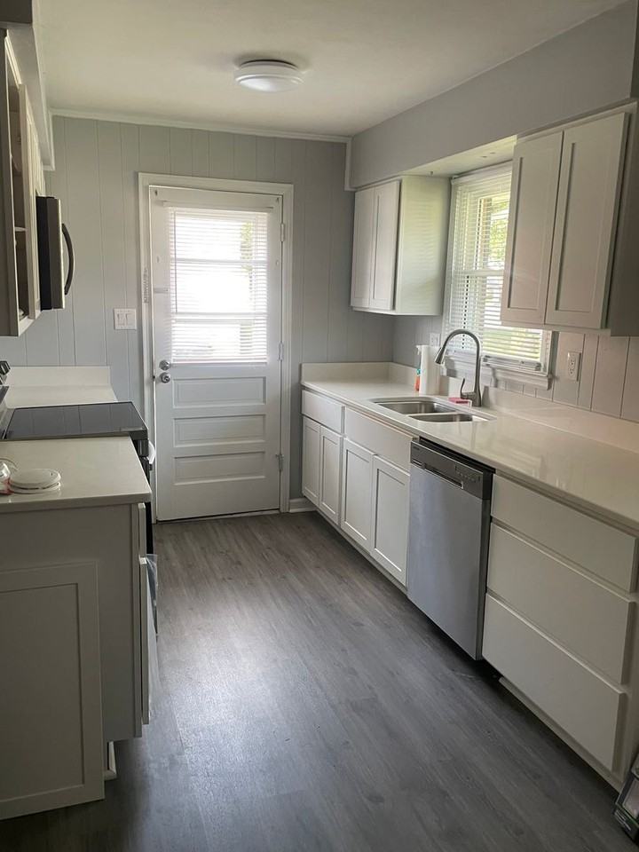 4637 Long Acre Dr Ne - Photo 3 of 19