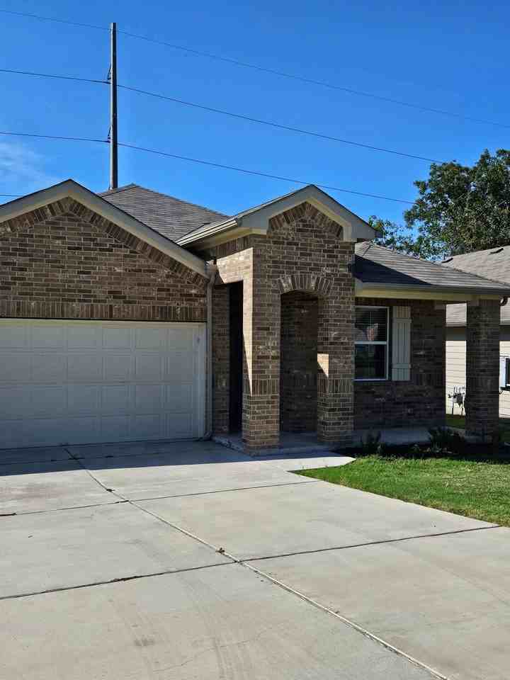 110 Marimoor Dr - Photo 2 of 38