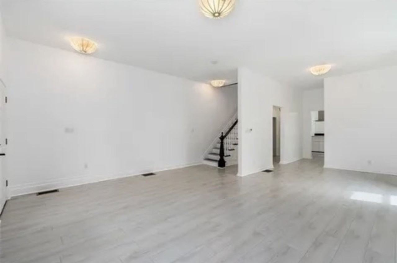 149 Meadow St - Photo 2 of 21