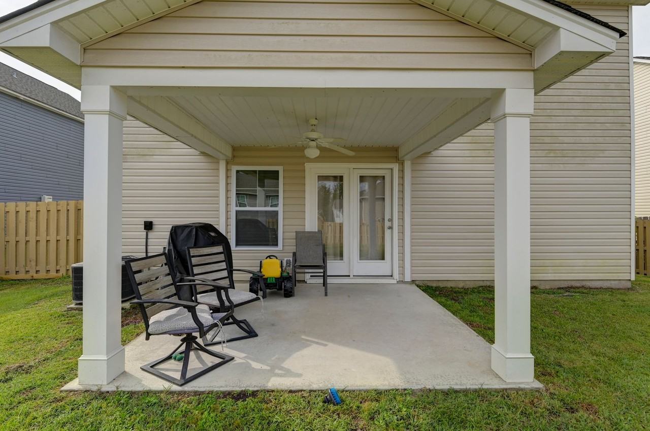 18 Manchurian Ct - Photo 3 of 45