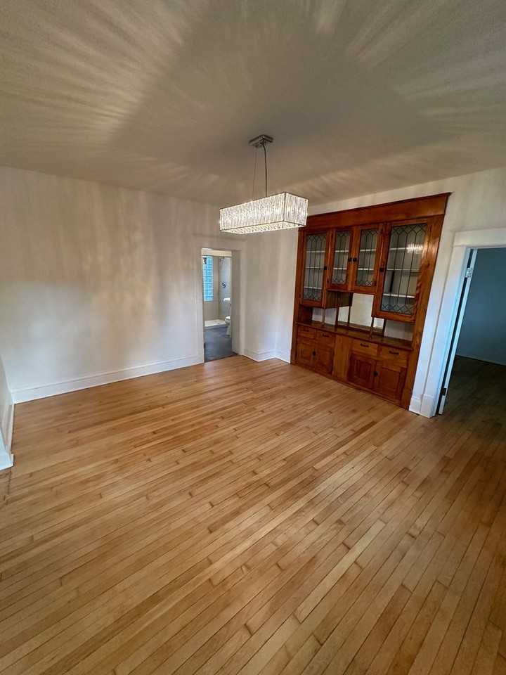 2103 E Kenwood Blvd - Photo 5 of 25