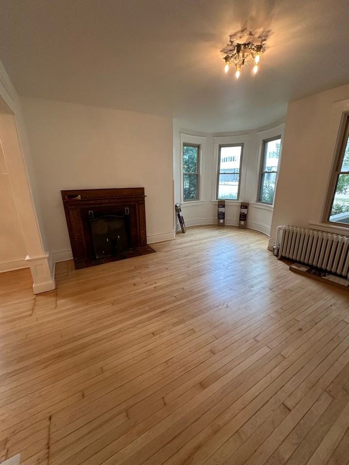 2103 E Kenwood Blvd - Photo 4 of 25