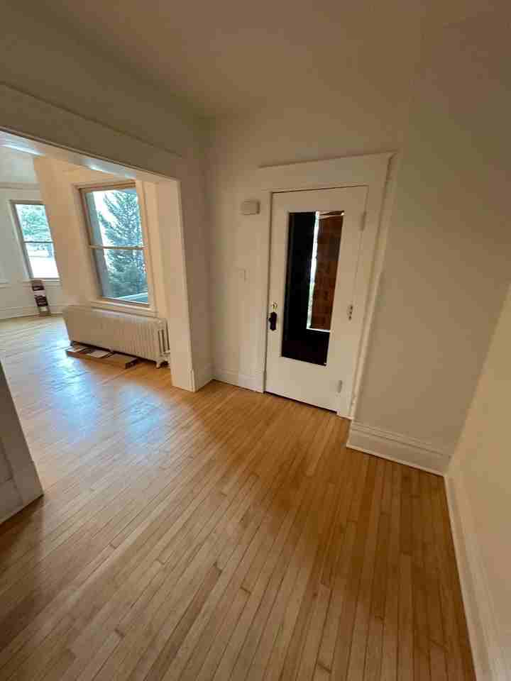 2103 E Kenwood Blvd - Photo 7 of 25