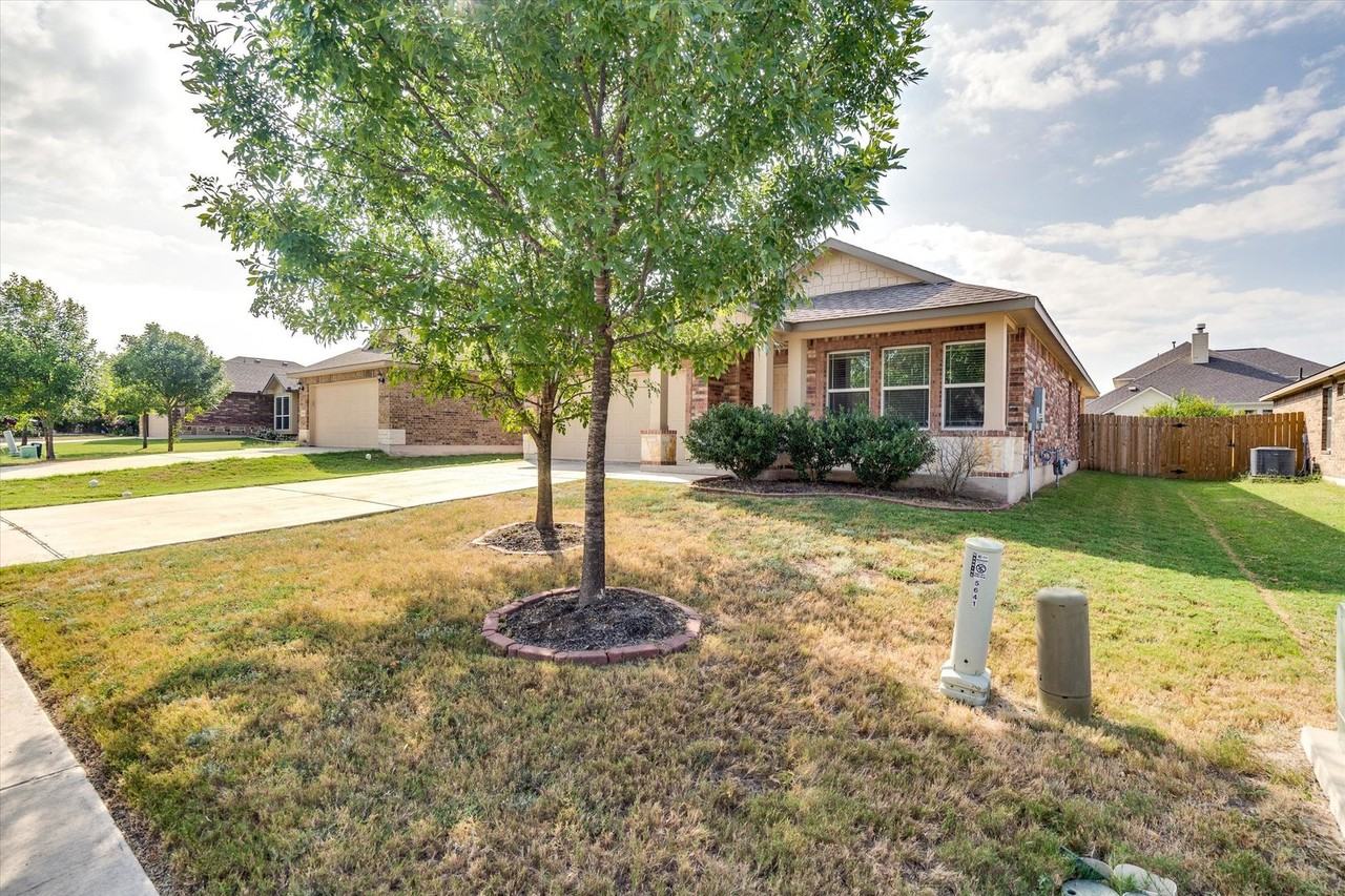 5637 Sacco St - Photo 2 of 14