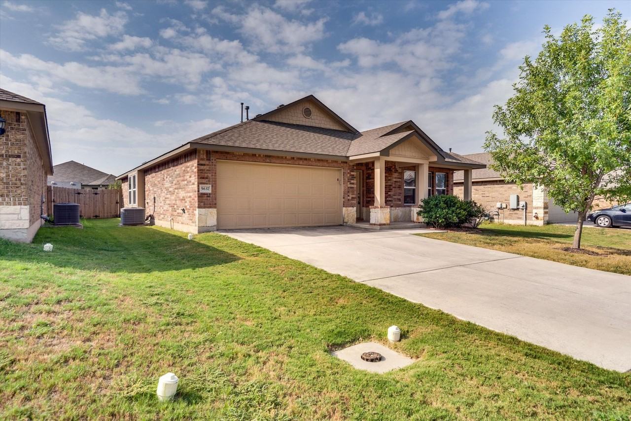 5637 Sacco St - Photo 3 of 14