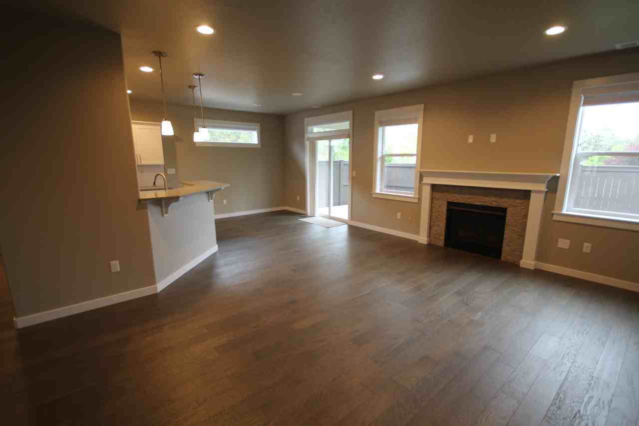 1758 Ne Janice Way - Photo 3 of 15