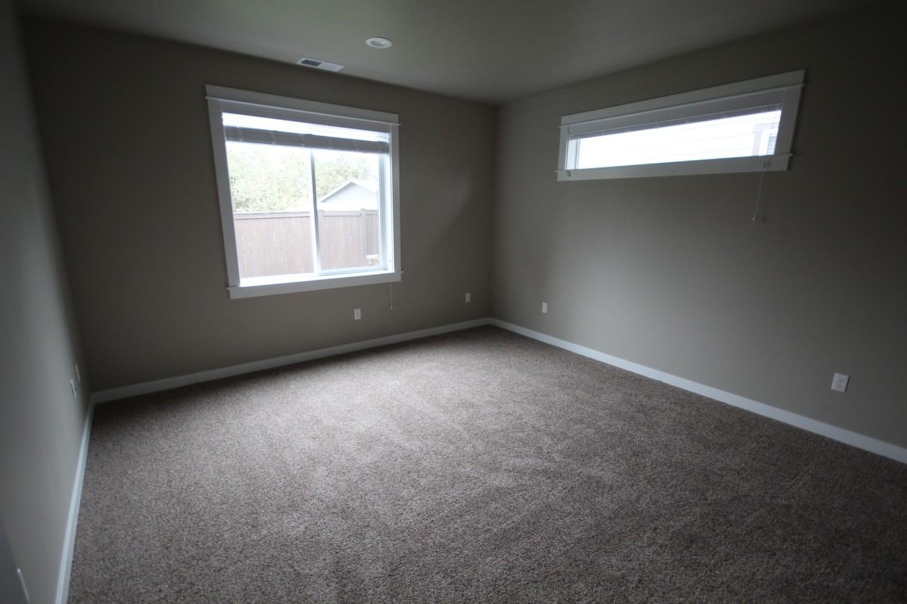 1758 Ne Janice Way - Photo 5 of 15