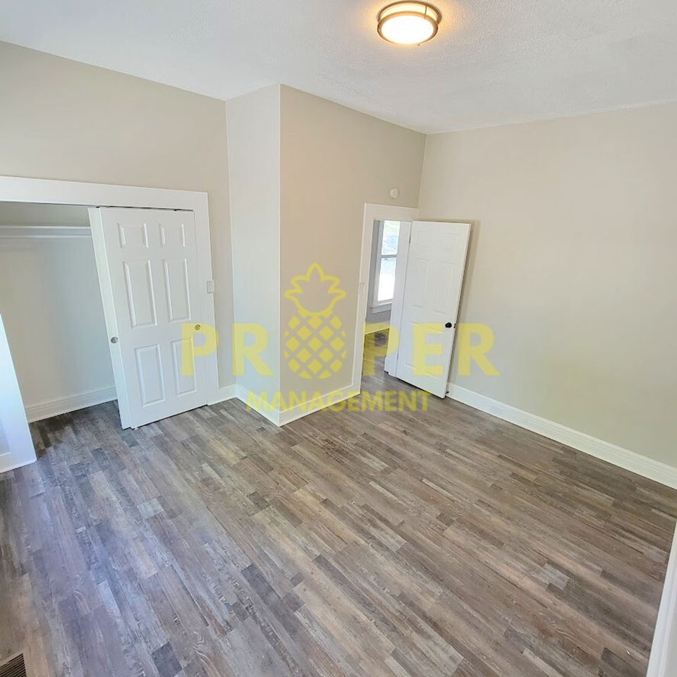 18 Adams St - Photo 3 of 11