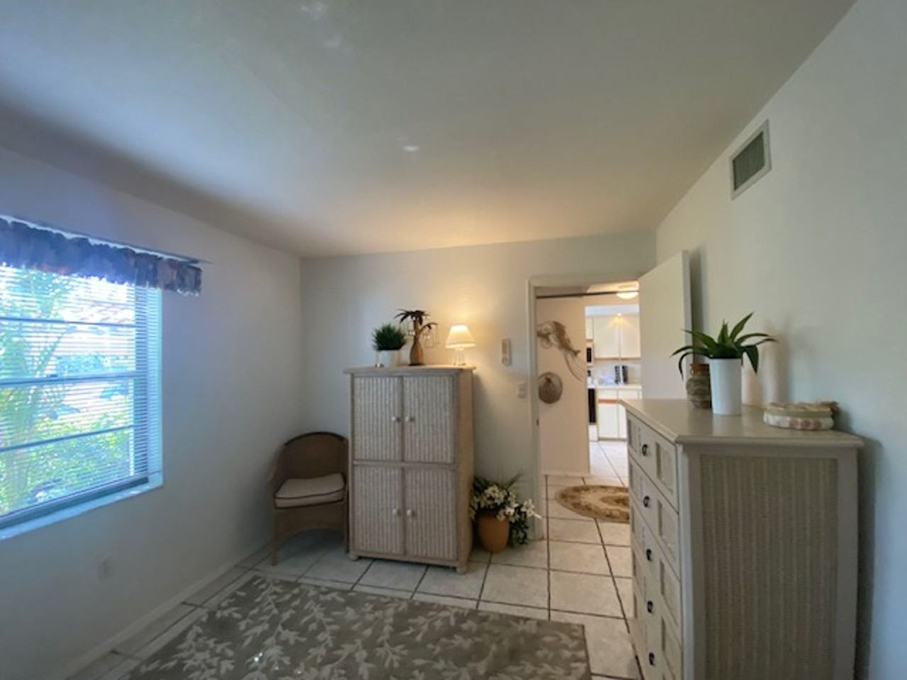 **Charming Ground Floor Condo in Oakwood Subdivision, Englewood, FL!** - Photo 2 of 29