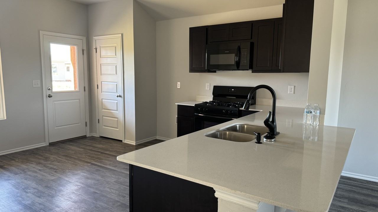10036 Sw 41st St - Photo 5 of 13