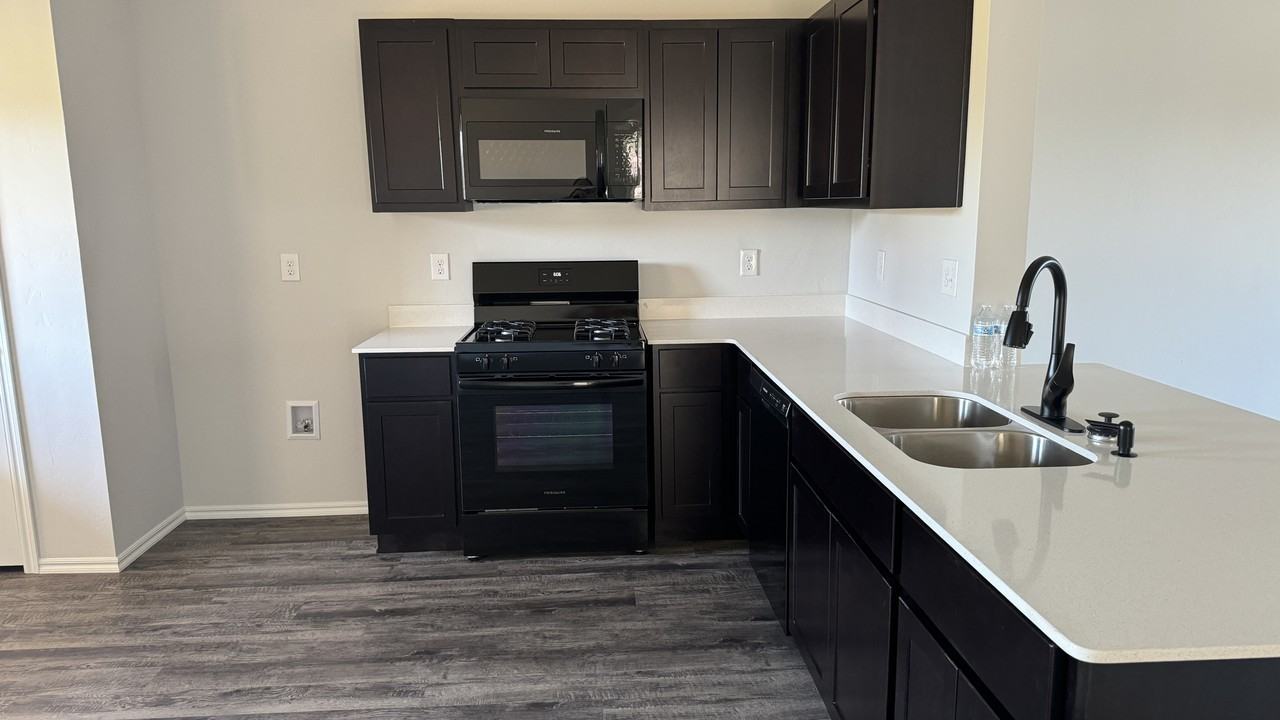 10036 Sw 41st St - Photo 6 of 13