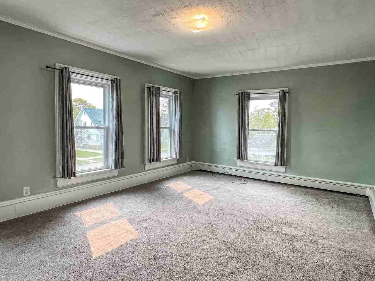 606 S 6th St - Photo 3 of 15